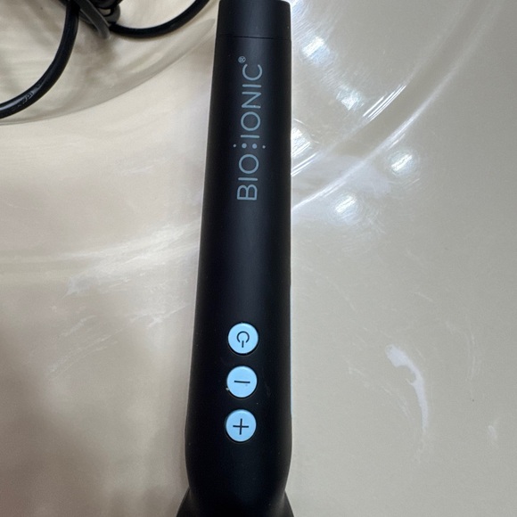 Bio Ionic 1.25 inch Curling Iron - Picture 3 of 4